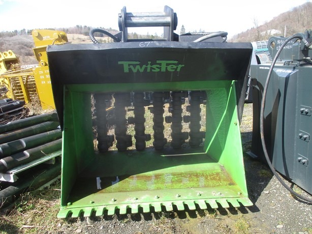 2012 TWISTER 67 INCH MIXING/SCREENING BUCKET - $24,000 - Image 2
