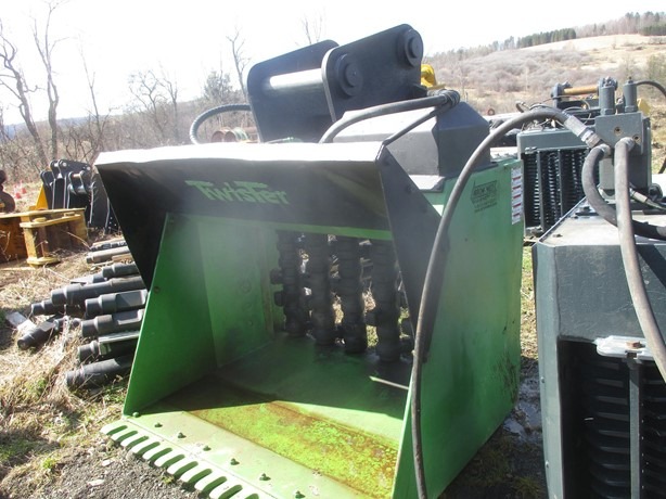 2012 TWISTER 67 INCH MIXING/SCREENING BUCKET - $24,000 - Image 4